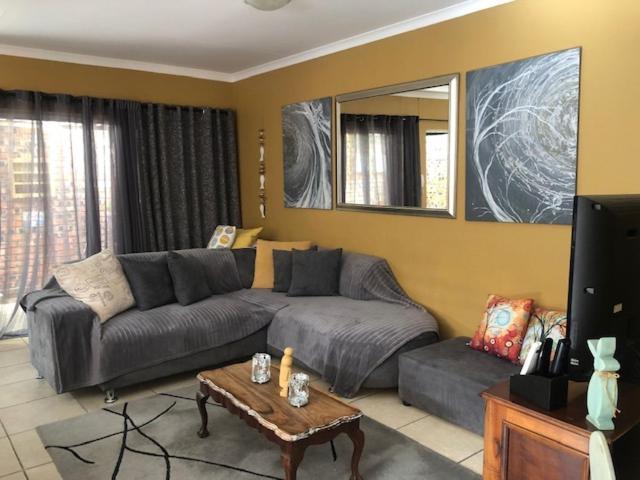 Apartamento 80 on Benade Bloemfontein Exterior foto