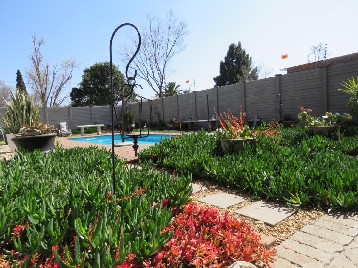 Apartamento 80 on Benade Bloemfontein Exterior foto
